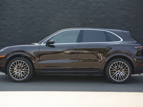 Certified 2021 Porsche Cayenne AWD/4WD image 2