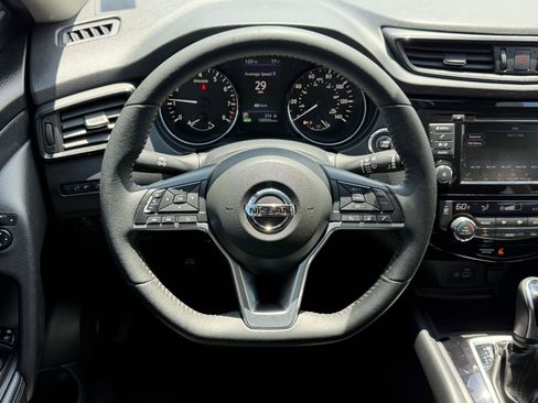 Used 2020 Nissan Rogue SV FWD image 15