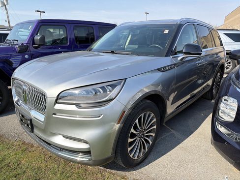 Used 2023 Lincoln Aviator AWD w/ Premium Package image 4