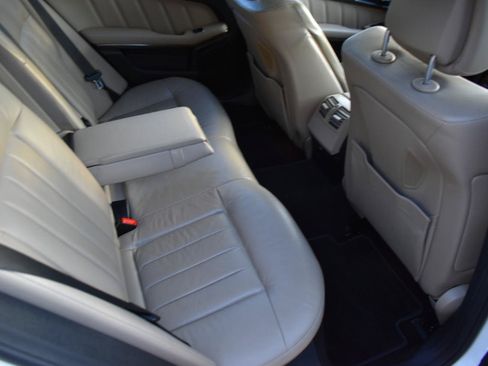 Used 2013 Mercedes-Benz E 550 4MATIC Sedan image 29
