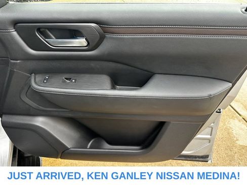 Used 2025 Nissan Armada SL w/ Captain's Chari Seat Package AWD/4WD image 25