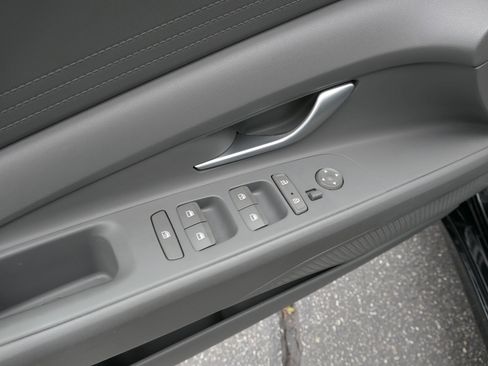 Used 2023 Hyundai Elantra SEL FWD image 13