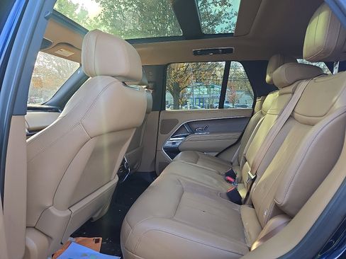 Used 2023 Land Rover Range Rover SE image 10