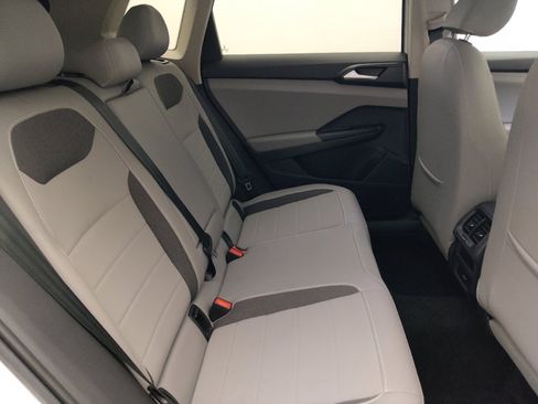 Used 2023 Volkswagen Taos SE w/ Panoramic Sunroof Package FWD image 19