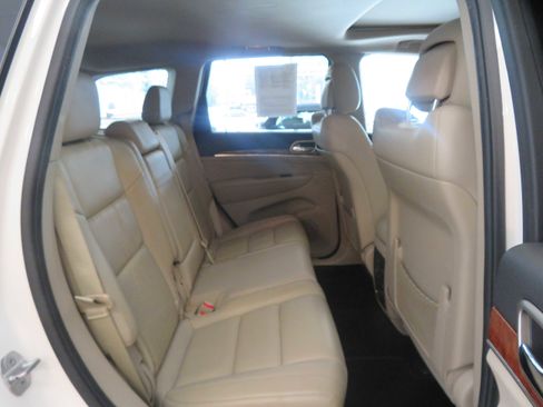Used 2011 Jeep Grand Cherokee Limited image 22