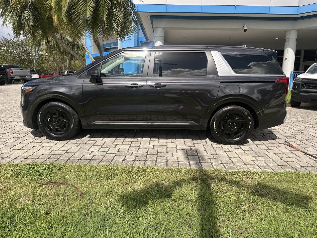 Used 2026 Kia Carnival FWD image 32