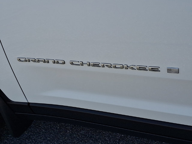 New 2026 Jeep Grand Cherokee Laredo w/ MOPAR Finishing Package AWD/4WD image 21