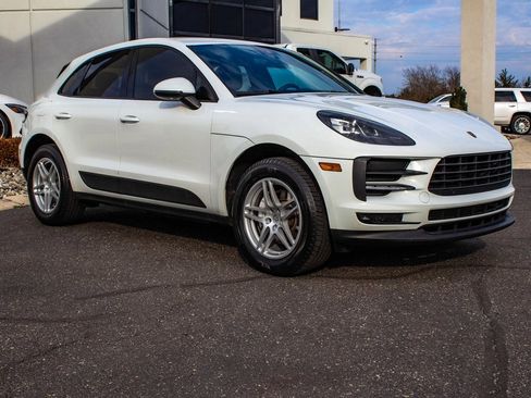 Used 2020 Porsche Macan Base image 3