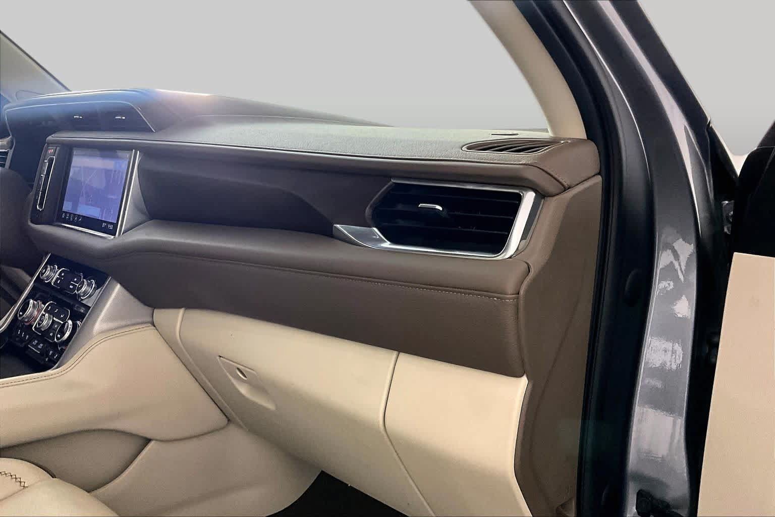 Used 2021 GMC Yukon Denali w/ Advanced Technology Package RWD image 17