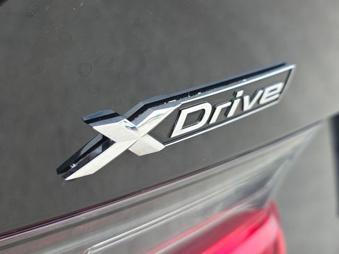 Used 2025 BMW 330i xDrive Sedan image 10