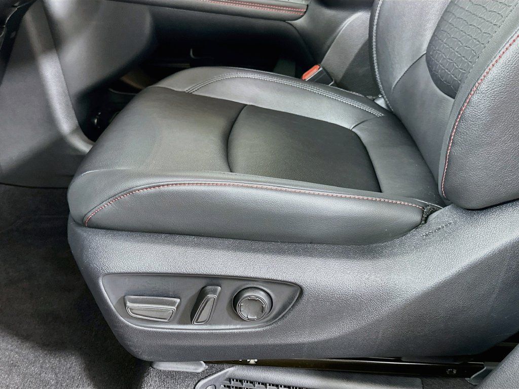 Used 2026 Toyota Sienna XSE FWD image 19