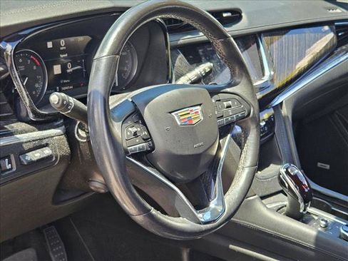 Used 2023 Cadillac XT6 Premium Luxury w/ Technology Package FWD image 9