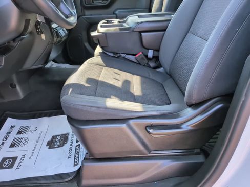 Used 2020 Chevrolet Silverado 1500 Custom w/ Custom Value Package image 16