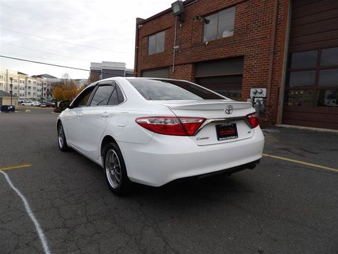 Used 2017 Toyota Camry SE image 6