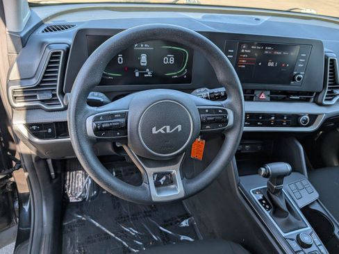 Used 2023 Kia Sportage LX FWD image 4