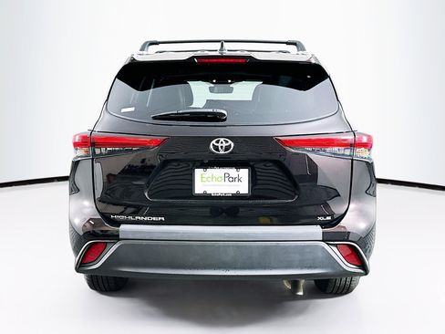 Used 2022 Toyota Highlander XLE image 7