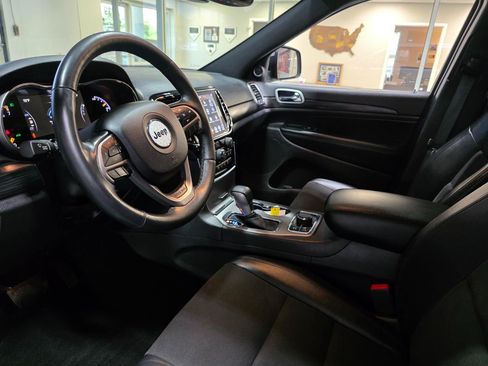 Used 2019 Jeep Grand Cherokee Altitude AWD/4WD image 16