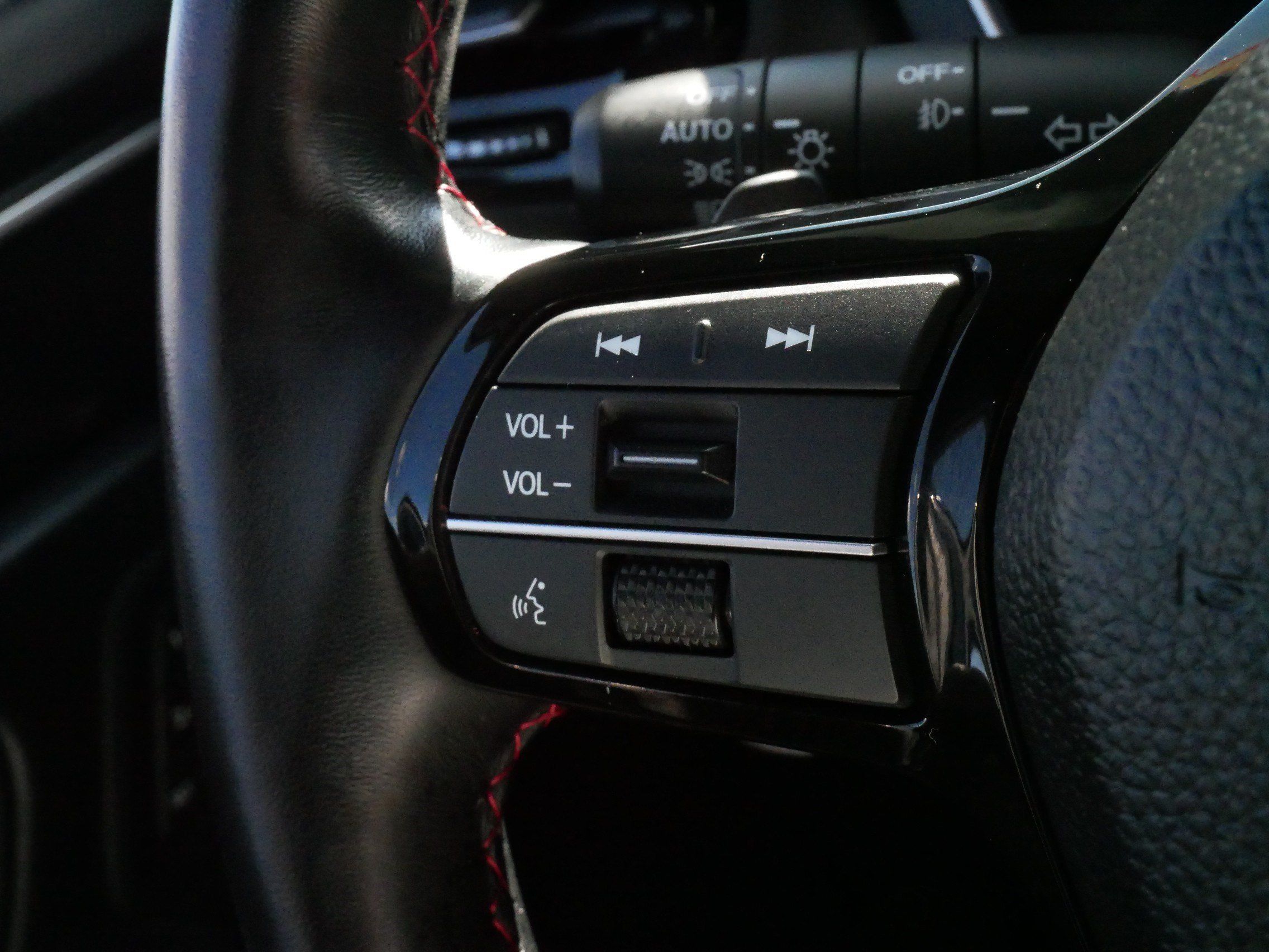 Used 2025 Honda Pilot Black Edition image 28