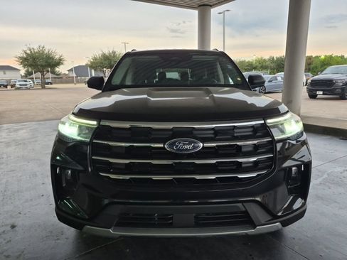 Used 2025 Ford Explorer Active w/ Active Comfort Package RWD image 3