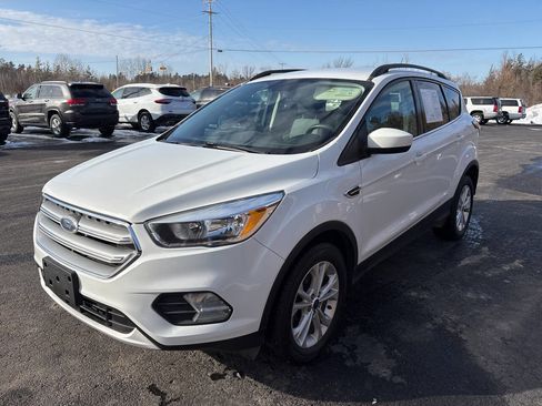 Used 2018 Ford Escape SE image 2