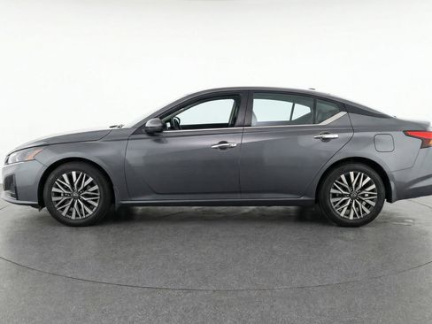 Used 2025 Nissan Altima 2.5 SV FWD image 5