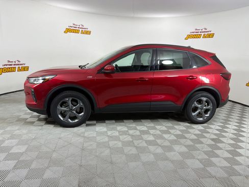 Used 2025 Ford Escape ST-Line Select AWD/4WD image 2