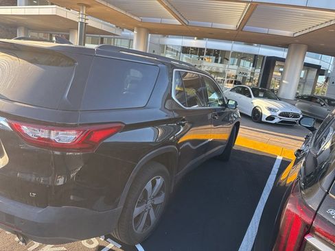 Used 2019 Chevrolet Traverse LT w/ LT Premium Package image 5