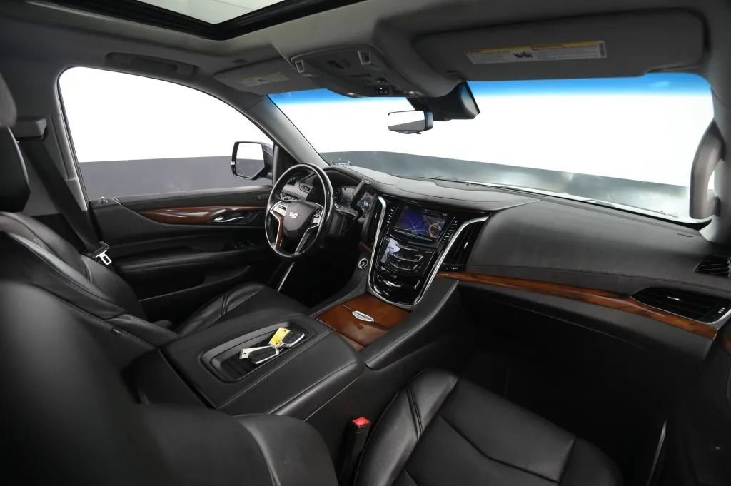 Used 2019 Cadillac Escalade Premium Luxury w/ LPO, Radiant Package AWD/4WD image 47