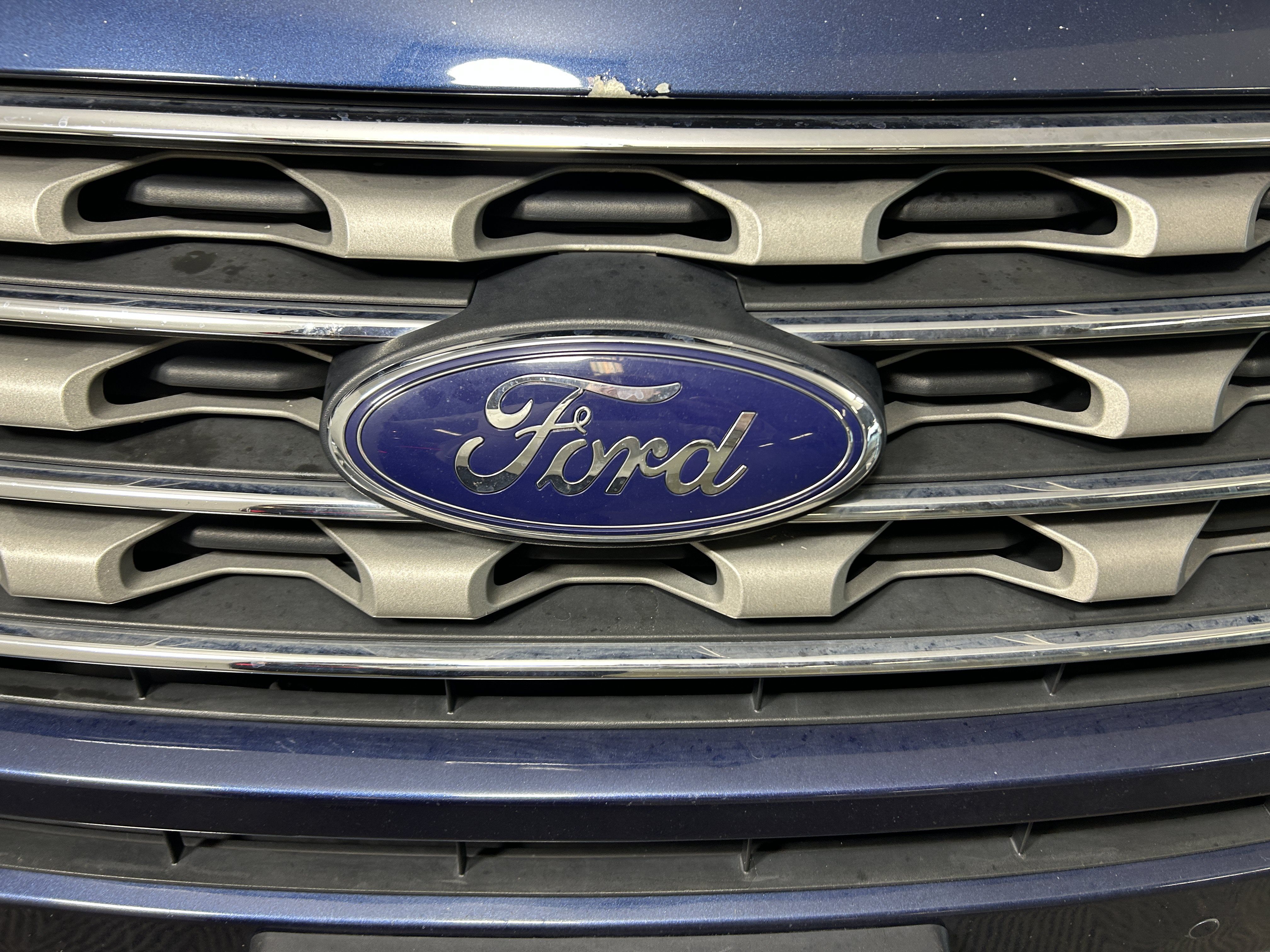Used 2017 Ford Explorer XLT w/ Equipment Group 201A AWD/4WD image 9