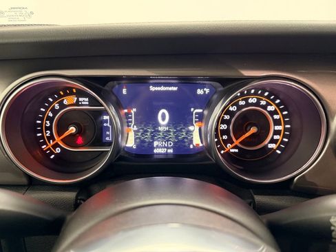 Used 2018 Jeep Wrangler Unlimited Sahara AWD/4WD image 15