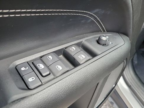 Used 2022 Jeep Compass Latitude FWD image 18