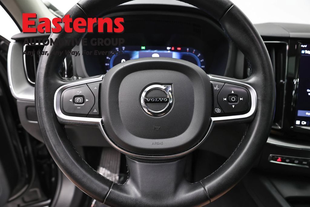Used 2023 Volvo XC60 B5 Core FWD image 10