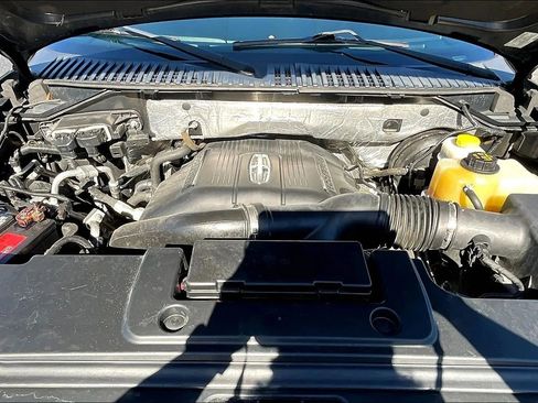 Used 2016 Lincoln Navigator Select image 9