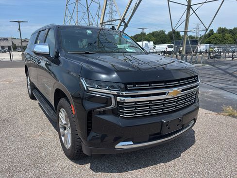 Used 2024 Chevrolet Suburban Premier AWD/4WD image 2