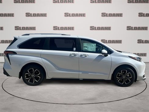 New 2026 Toyota Sienna Platinum image 6