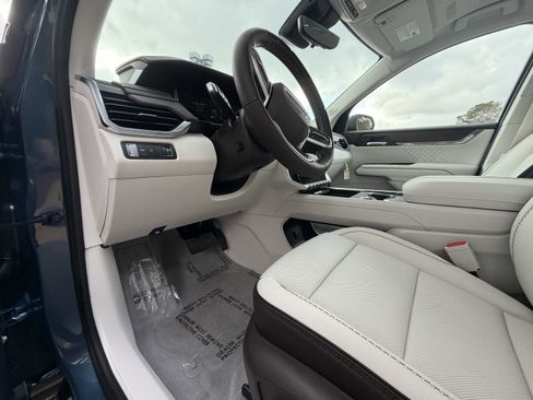 New 2026 GMC Acadia Denali w/ Super Cruise Package image 13