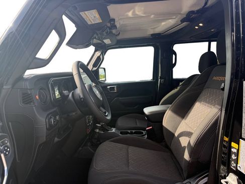 Used 2026 Jeep Gladiator Mojave AWD/4WD image 9