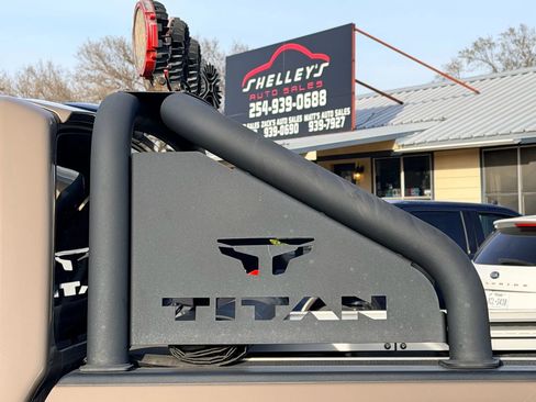 Used 2021 Nissan Titan PRO-4X w/ Pro-4x Convenience Package image 4