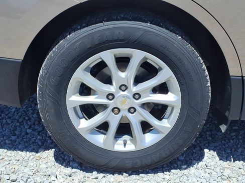 Used 2018 Chevrolet Equinox LT w/ Sun & Infotainment Package AWD/4WD image 16