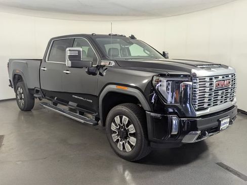 Used 2024 GMC Sierra 3500 Denali w/ Denali Reserve Package AWD/4WD image 2