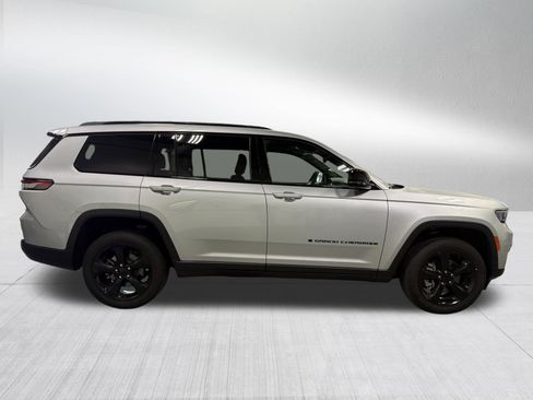 Used 2025 Jeep Grand Cherokee L Altitude AWD/4WD image 8