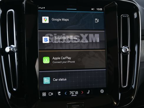 Used 2025 Volvo XC40 B5 Core image 32