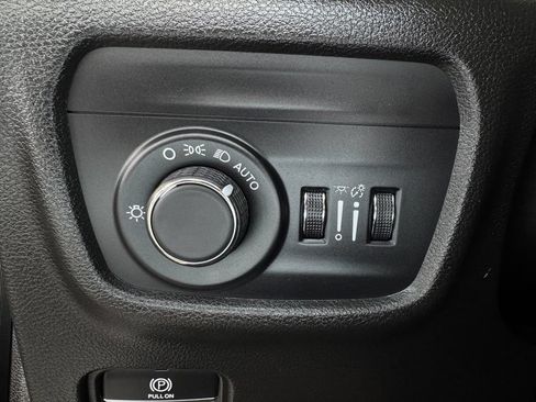 Used 2023 Jeep Grand Cherokee Laredo w/ Luxury Tech Group I AWD/4WD image 18