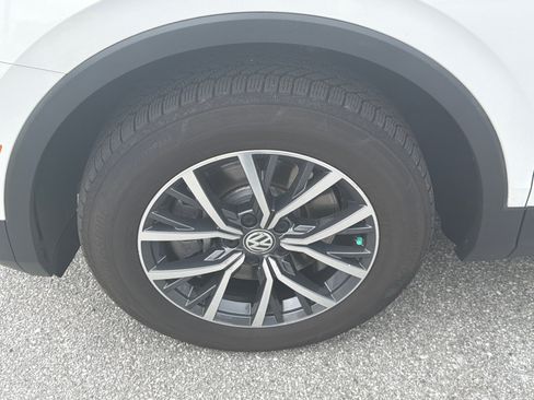 Used 2019 Volkswagen Tiguan SE image 11