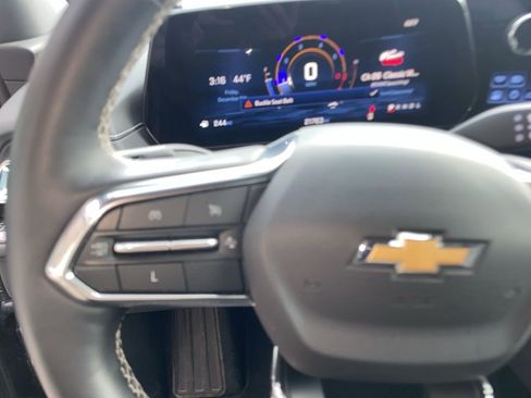 Used 2025 Chevrolet Traverse LT image 21