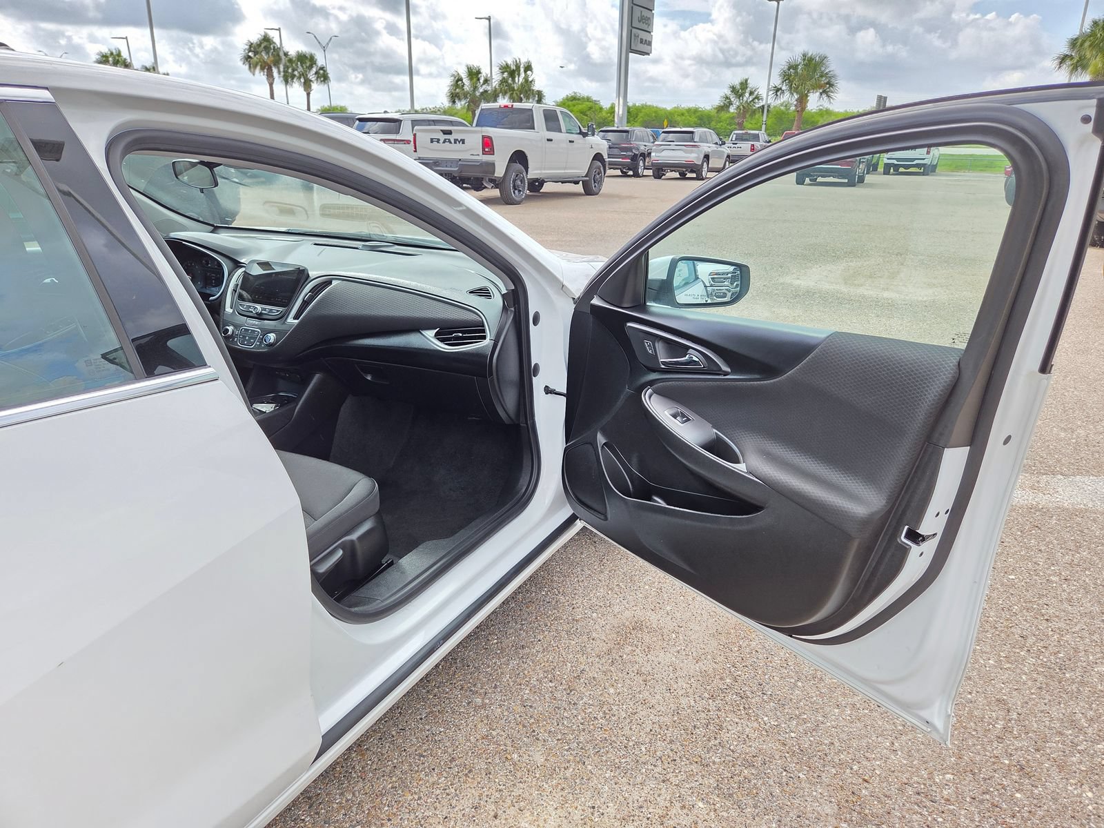 Used 2024 Chevrolet Malibu LT FWD image 18
