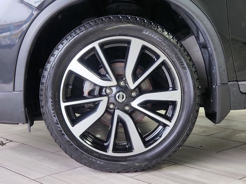 Used 2020 Nissan Rogue SL w/ Premium Package image 9