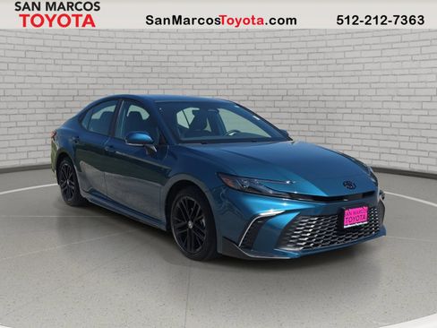 Used 2026 Toyota Camry SE w/ Convenience Package FWD image 3
