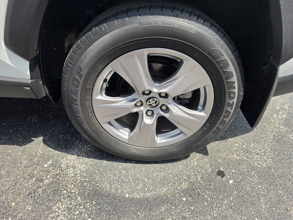 Used 2023 Toyota RAV4 XLE FWD image 38