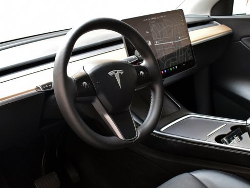 Used 2021 Tesla Model Y 2WD image 12